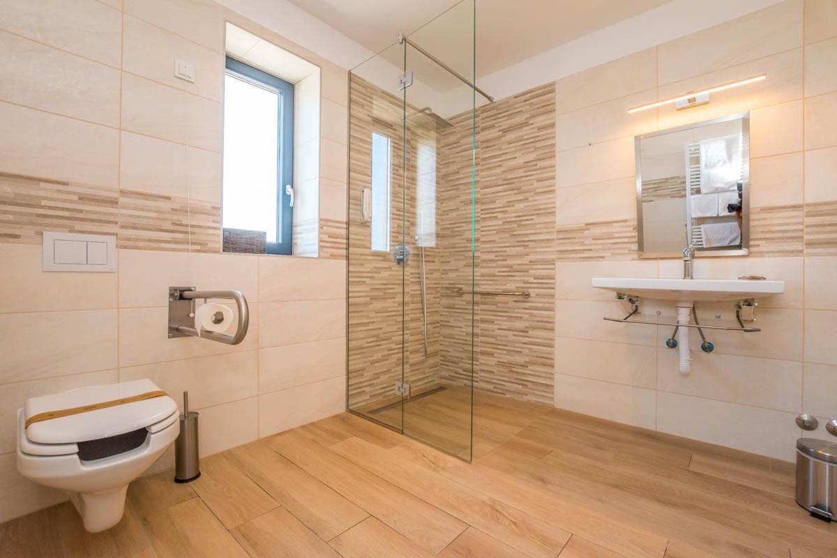 Hotel Delfin Lanterna Tar-Vabriga Exteriér fotografie
