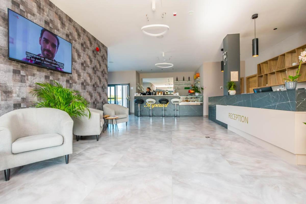 Hotel Delfin Lanterna Tar-Vabriga Exteriér fotografie