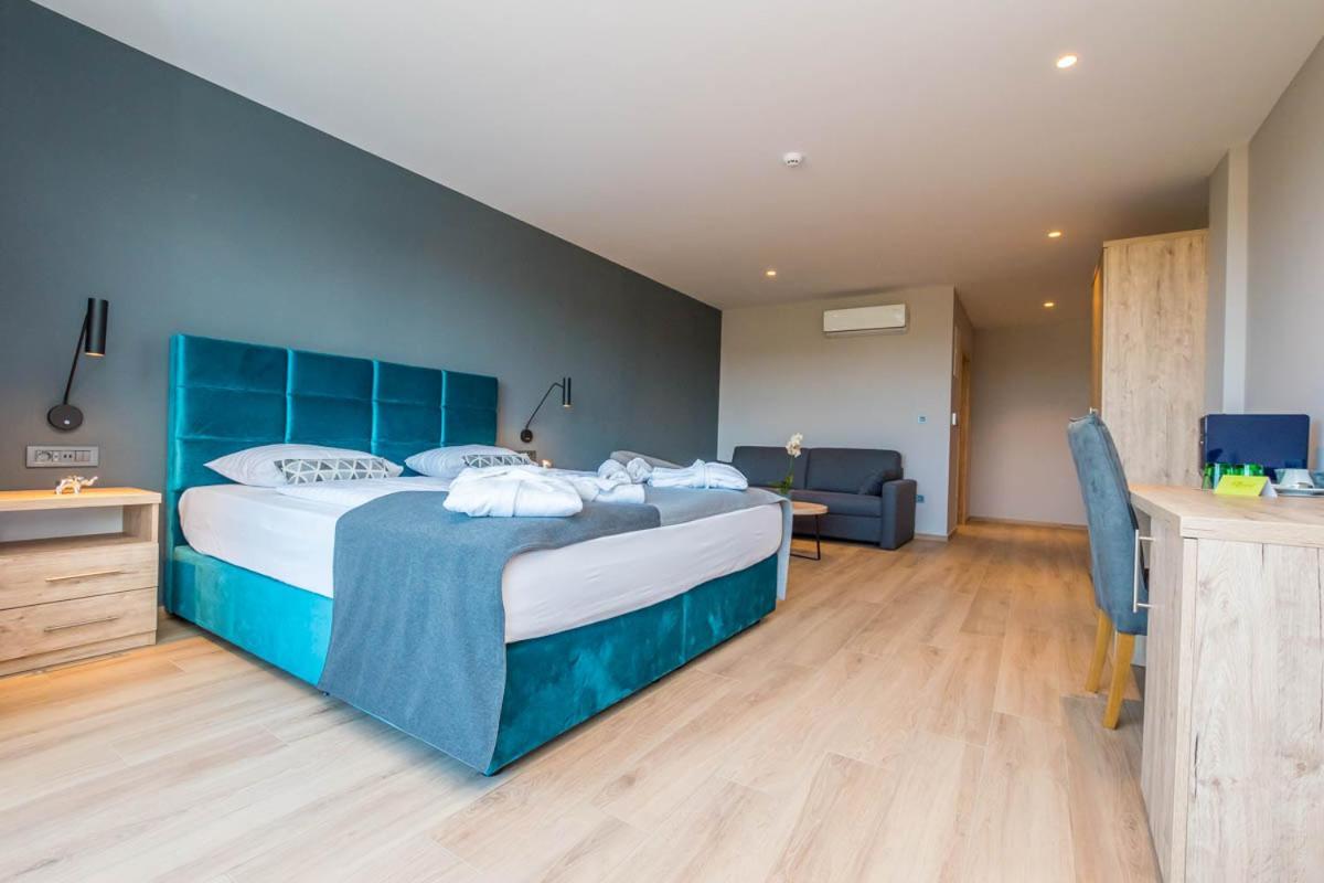 Hotel Delfin Lanterna Tar-Vabriga Exteriér fotografie