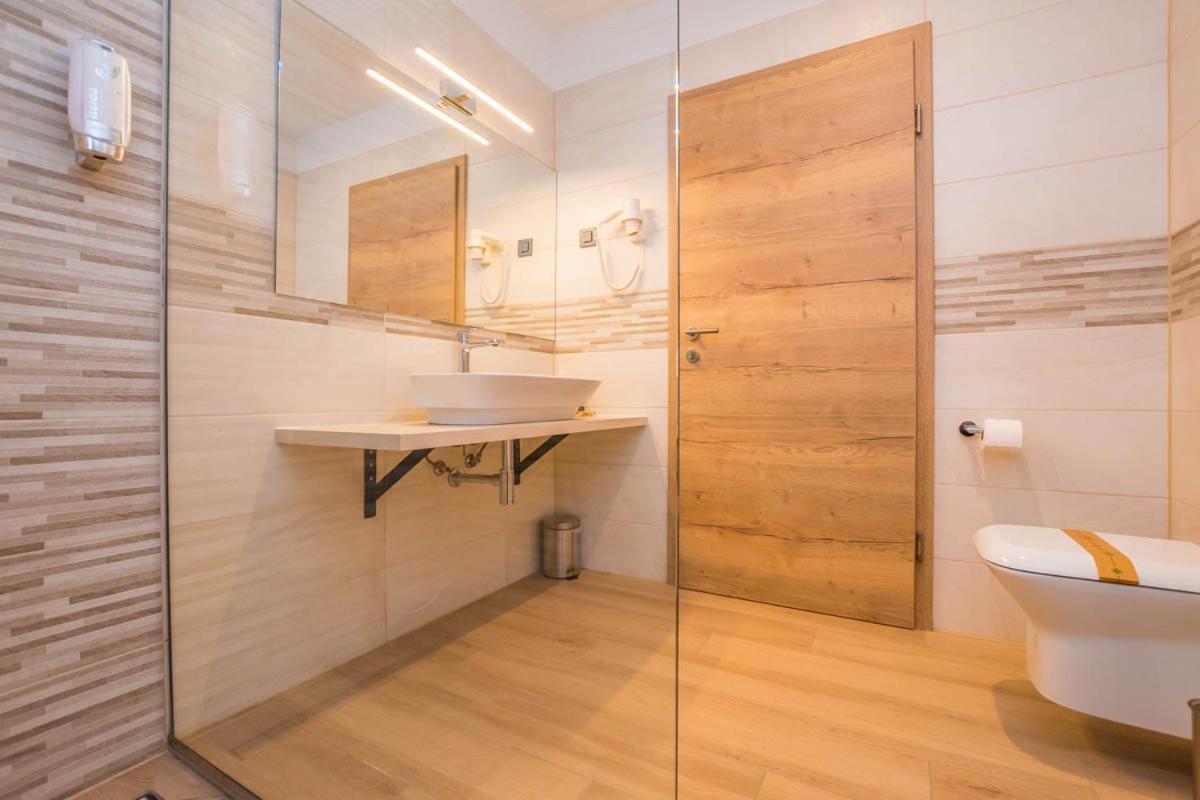 Hotel Delfin Lanterna Tar-Vabriga Exteriér fotografie