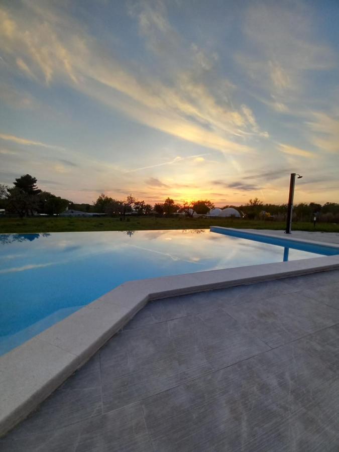 Hotel Delfin Lanterna Tar-Vabriga Exteriér fotografie