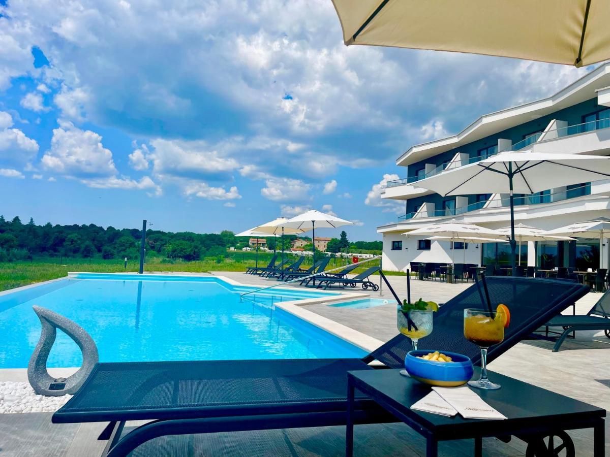 Hotel Delfin Lanterna Tar-Vabriga Exteriér fotografie